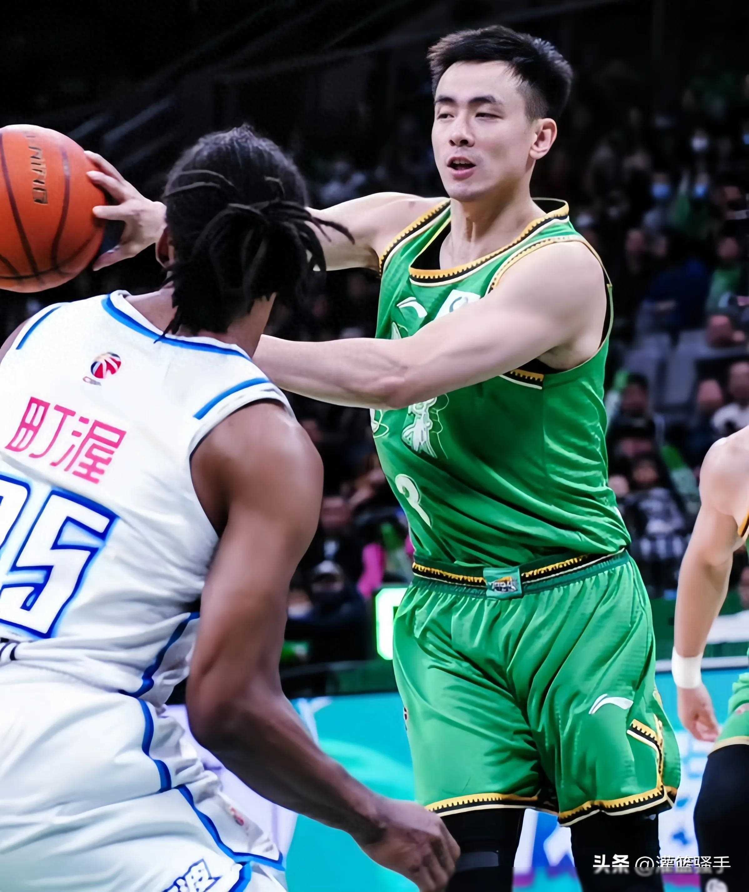 利记官网-辽宁男篮与河北队交手，看谁更胜一筹