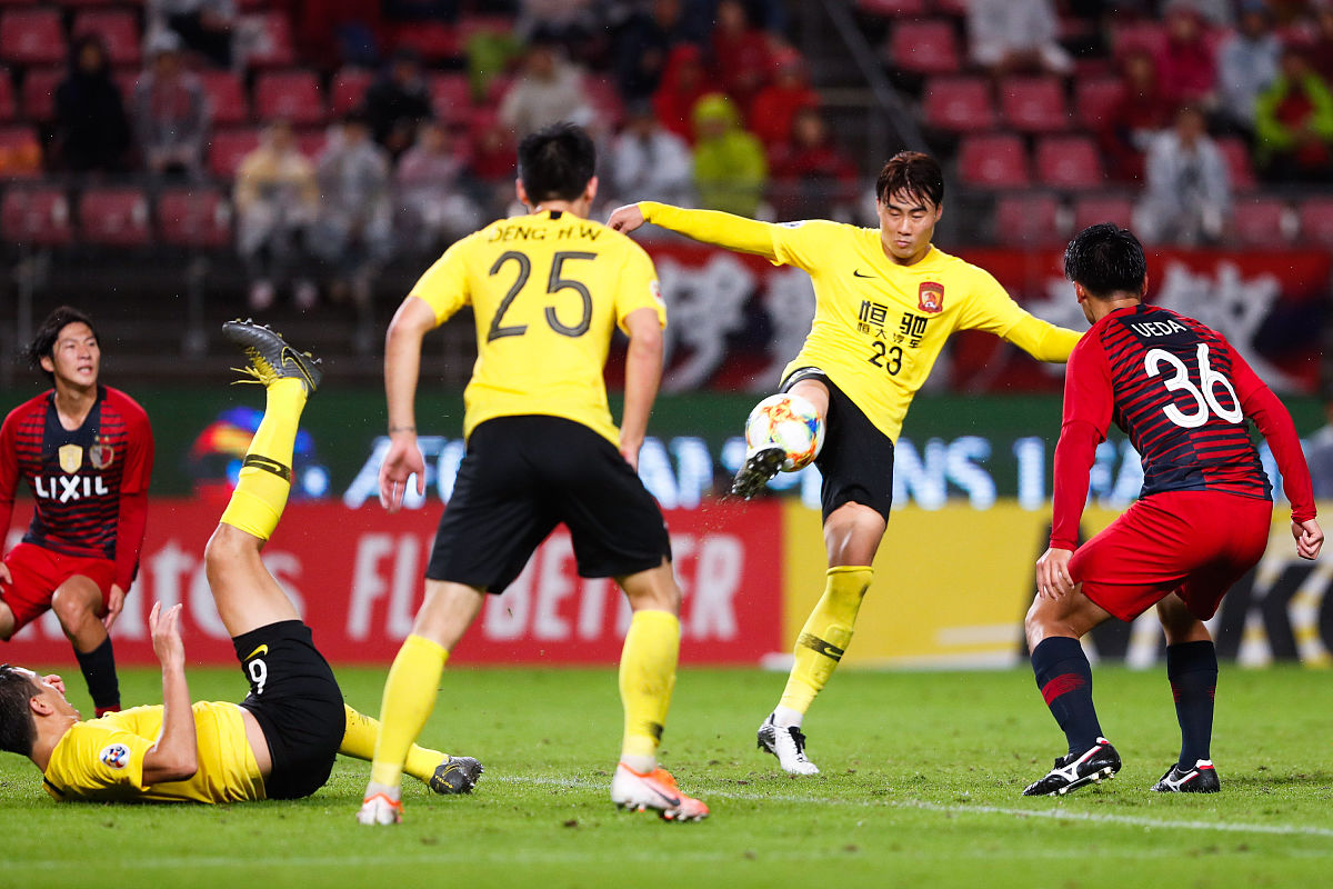 利记官网-比利亚雷亚尔球迷狂欢球队三连胜表现