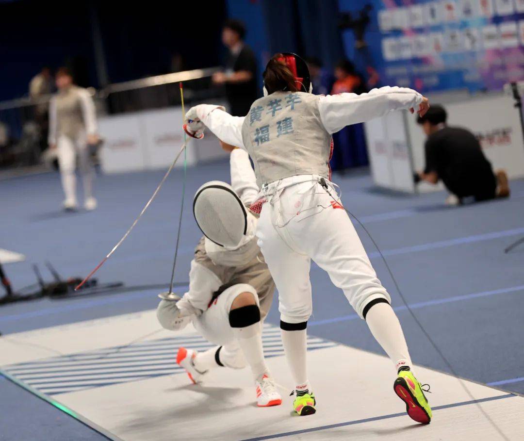利记平台-铿锵玫瑰，英国击剑选手勇夺男子花剑冠军