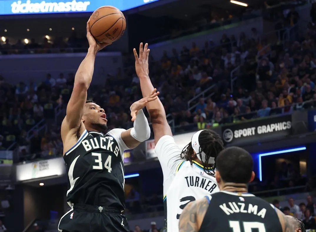 利记-雄鹿力克老鹰，字母哥全面发挥成为全场焦点