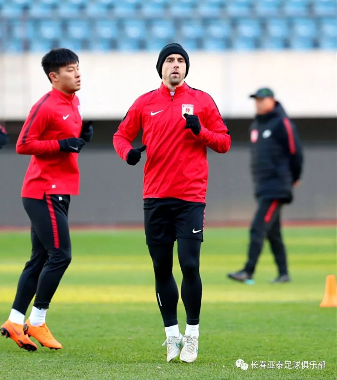 利记官网-弗赖堡奋力前行,雄心勃勃争取胜利